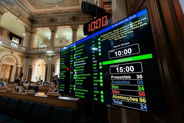 Sessão da Câmara Municipal de Curitiba em que foi aprovado o projeto de lei do Selo Pet Seguro, em 14 de setembro de 2026.